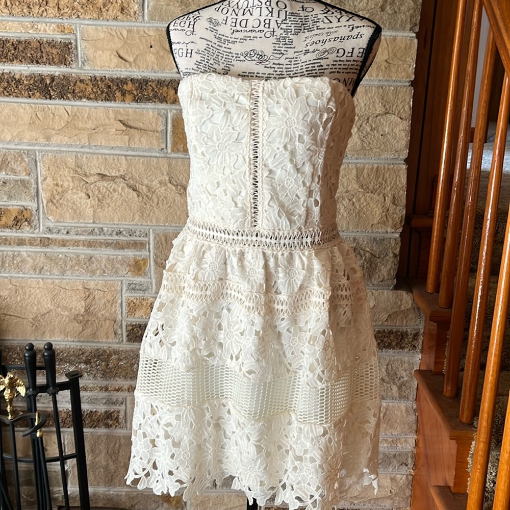 Romeo and Juliet Couture strapless lace Ivory NWT Medium dress.
